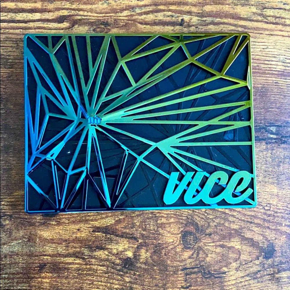 Eye shadow pallet